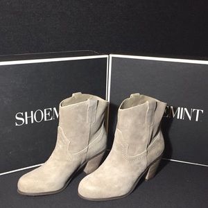 Shoemint Janice suede taupe booties size 6